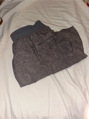 lululemon athletica Men's Athletic Shorts - Charcoal Gray